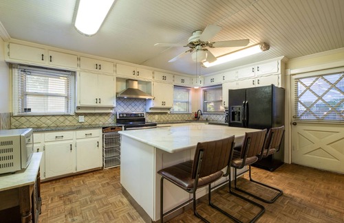 Carter Riverside Casa | Girlfriend Getaway Suite- for 6-8 -King and Twin Beds