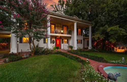 Carter Riverside Casa | Girlfriend Getaway Suite- for 6-8 -King and Twin Beds