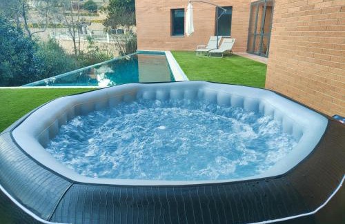Sant Gregori Apartamento | Girona, verde, relax e Infinity Pool