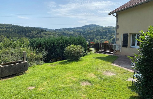 La Chapelle-devant-Bruyeres Apartamento | Gîte (3) in an old farmhouse in the heart of nature