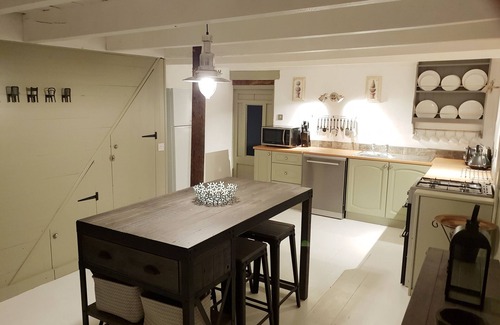 Villiers-le-Pre Casa | Gite 3 bedroom, 2 bathroom, swimming pool, fishing lakes, large mature garden