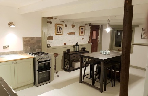 Villiers-le-Pre Casa | Gite 3 bedroom, 2 bathroom, swimming pool, fishing lakes, large mature garden