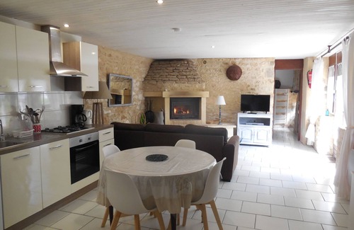 Valojoulx Otro | Cottage 3 pers Lascaux, piscina climatizada, spa, parque con juegos y wifi