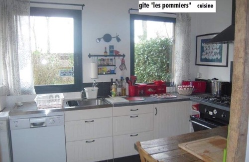 Beauval-en-Caux Casa | Gite 6p pleine nature:LE POMMIER parc 5000m2 jeux cabanes ,feu de bois,mer 2Omn.