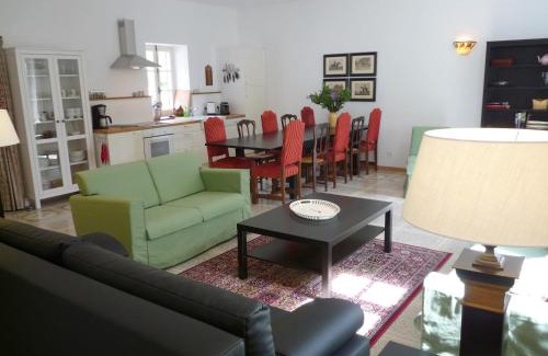 Montaigu-le-Blin Casa | Gite Allier