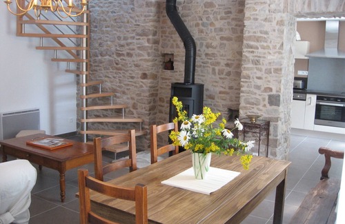 Pirou Cabaña | Gite Andrée, 800m from the beach in Pirou, garden, terrace, wifi, wood stove