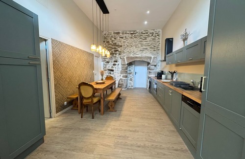 Plouneventer Casa | Gîte apartment with terrace near a pond animals accepted