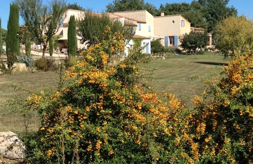 Peypin-d'Aigues Apartamento | Aplicación de casa rural La Marie ***