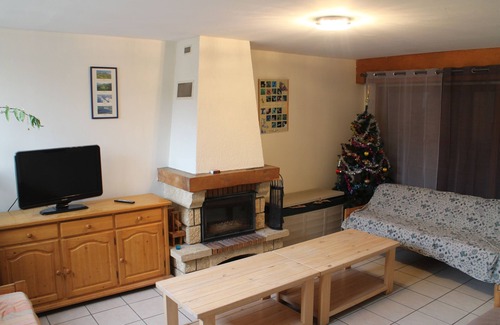 Murol Casa | Gite at the foot of Murol castle near lake chambon pets welcome
