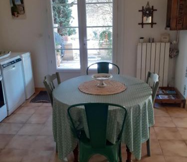 Chateauneuf-de-Gadagne Apartamento | Gite Bienvenue Lili
