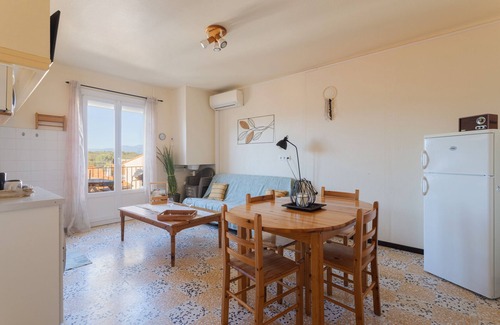 Banyuls-dels-Aspres Apartamento | Gîte 'Canigou' with Mountain View, Wi-Fi, and Air Conditioning