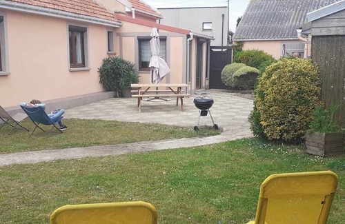 Saint-Marcouf Casa | Gîte Chez Mamie A pleasant and quiet cottage by the sea