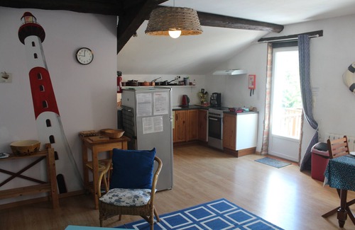 Saverdun Apartamento | Gite Ciel - sunny gite overlooking heated pool and gardens.