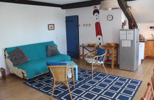 Saverdun Apartamento | Gite Ciel - sunny gite overlooking heated pool and gardens.