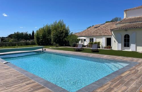 Reignac Apartamento | Gite confortable avec terrasse et piscine