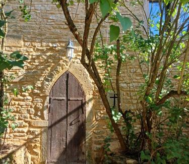 Porte des Pierres Dorees Casa | Gite dans maison médiévale Calme Fibre 2 ch