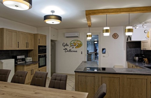 Bergesserin Casa | Casa con piscina interior climatizada, spa y baño de vapor.