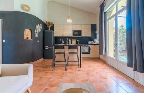 Roussillon Cabaña | Gîte 'Domaine Plan Des Devens Tendresse' with shared pool, Wi-Fi and air conditioning