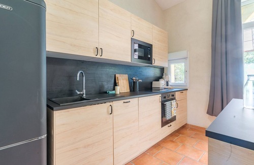 Roussillon Cabaña | Gîte 'Domaine Plan Des Devens Tendresse' with shared pool, Wi-Fi and air conditioning