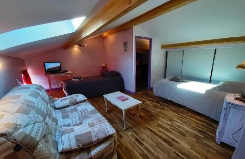 Proulieu Casa | GITE DU ROY D'AMONT Plaine de l'Ain, Parking, Local vélo et table d'hôtes