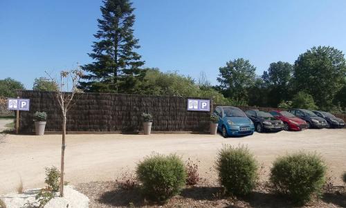 Proulieu Casa | GITE DU ROY D'AMONT Plaine de l'Ain, Parking, Local vélo et table d'hôtes