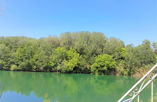 Montfrin Casa | Gite face à la rivière -proche du pont du Gard-