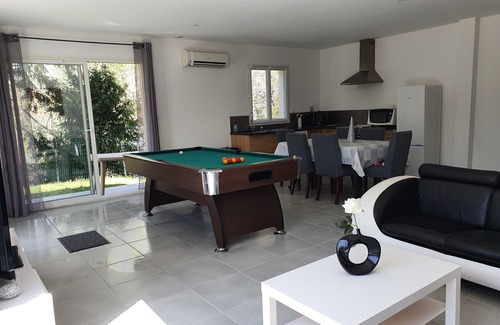 Valreas Villa | Gite 6 person maximum with a magnificent view of the lake