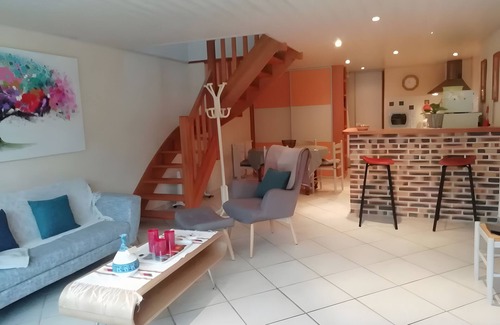 Le Cloitre-Saint-Thegonnec Casa | Gîte 'Entre Terre Et Mer' with Terrace and Wi-Fi