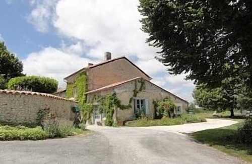 Nanteuil-de-Bourzac Cabaña | Casa rural con piscina privada en la zona rural de Dordoña, cerca de Verteillac / Riberac