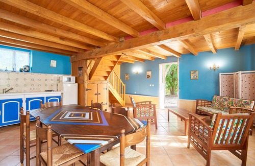 Saint-Sulpice-de-Roumagnac Casa | Gîte 'La Bergerie' with shared pool, private terrace and Wi-Fi