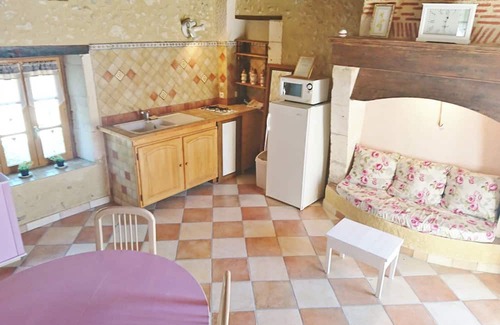 Saint-Sulpice-de-Roumagnac Casa | Gîte 'Le Pigeonnier' with shared pool, private terrace and Wi-Fi