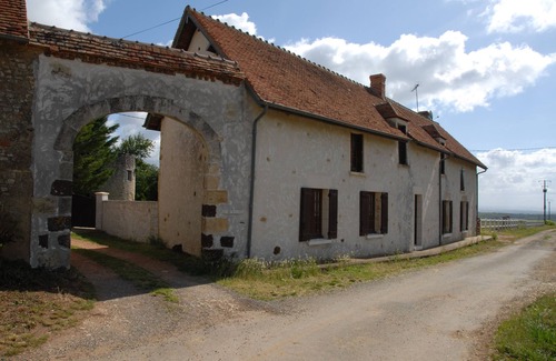 Sainte-Gemme-en-Sancerrois Cabaña | ---- Casa rural Des Moineaux en un lugar llamado Sillas ---
