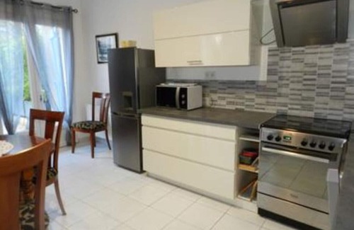Laree Cabaña | Gîte 'Gite Isis' with Private Terrace, Shared Garden and Wi-Fi