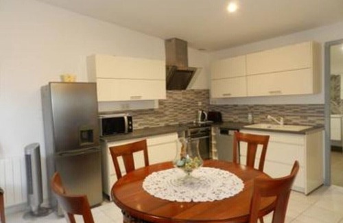 Laree Cabaña | Gîte 'Gite Isis' with Private Terrace, Shared Garden and Wi-Fi