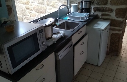 Porspoder Casa | Gite in 17th century barge house, sea 800 m away, pets welcome