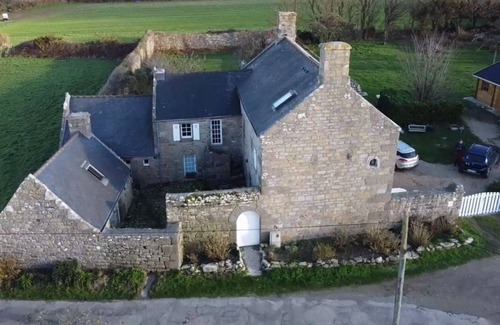 Porspoder Casa | Gite in 17th century barge house, sea 800 m away, pets welcome