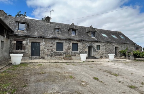 Corlay Casa | Gite in a farmhouse, located on the farm among the sheep.