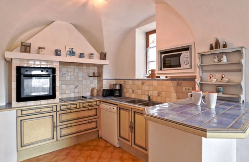 Peypin-d'Aigues Apartamento | Casa rural en una propiedad de 12 hectáreas entre 5 casas de campo en el Luberon con piscina