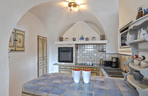 Peypin-d'Aigues Apartamento | Casa rural en una propiedad de 12 hectáreas entre 5 casas de campo en el Luberon con piscina