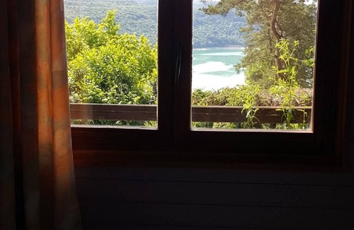 Maisod Apartamento | Gîte in chalet View of Lac de Vouglans Jura