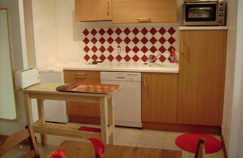 Roquebrun Apartamento | GITE IN LANGUEDOC SLEEPS 4, 5-MINUTE WALK FROM WATERFRONT