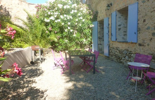 Roquebrun Apartamento | GITE IN LANGUEDOC SLEEPS 4, 5-MINUTE WALK FROM WATERFRONT