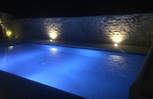 Tarascon Cabaña | estudio en Provenza para una pareja Totalmente equipado, con piscina.