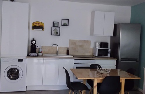 Saint-Cannat Apartamento | Gîte in the Aix countryside, 5 minutes from La Barben zoo, pets welcome