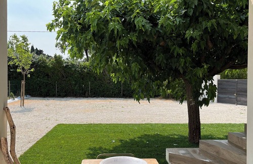 Graveson Casa | Gîte in the Provencal countryside. Heated swimming pool.
