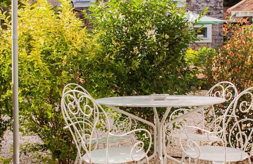 Arbonne-la-Foret Casa | Gîte Isatis "Côté Cour" on the edge of the forest in a charming village