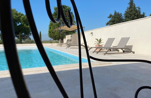 Fontvieille Cabaña | 3 *** Casas rurales con piscina en un Mas provenzal en el corazón de Provenza