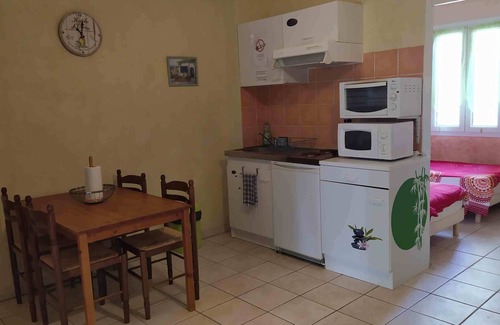 Regusse Cabaña | Gîte l'olivier in the heart of the verdon, 15 minutes from the lower gorges and 30 minutes from the lakes.