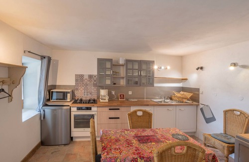 Bessas Cabaña | Gîte 'La Bergerie - Le Mas De Peyraube' with shared pool, communal garden and Wi-Fi