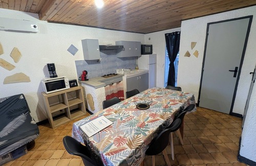 Roquefort-des-Corbieres Cabaña | Gîte La Capelle for 7 People, with Pool